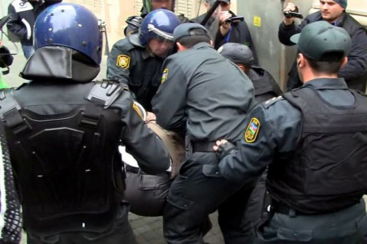 Polisdən  XÜSUSİ ƏMƏLİYYAT:   30-a yaxın tutulan var -  VİDEO 