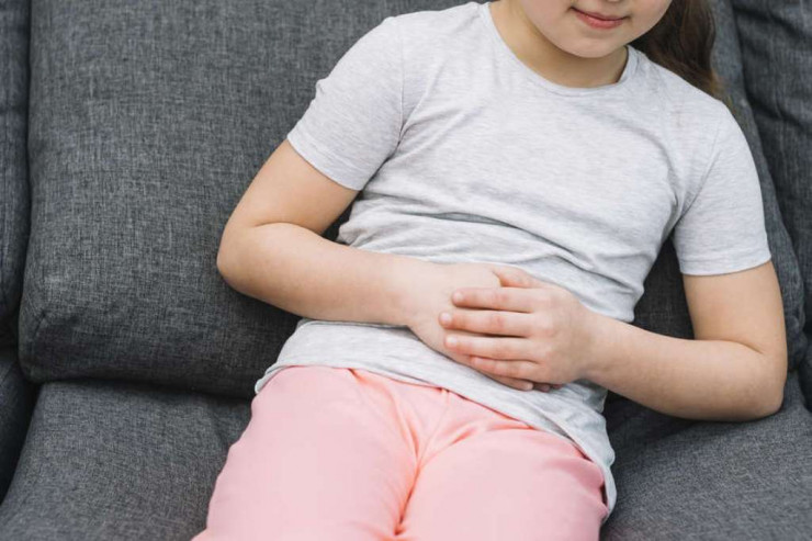 Məktəbli qız qarın ağrısından şikayət etdi:  Hamilə olduğu üzə çıxdı 