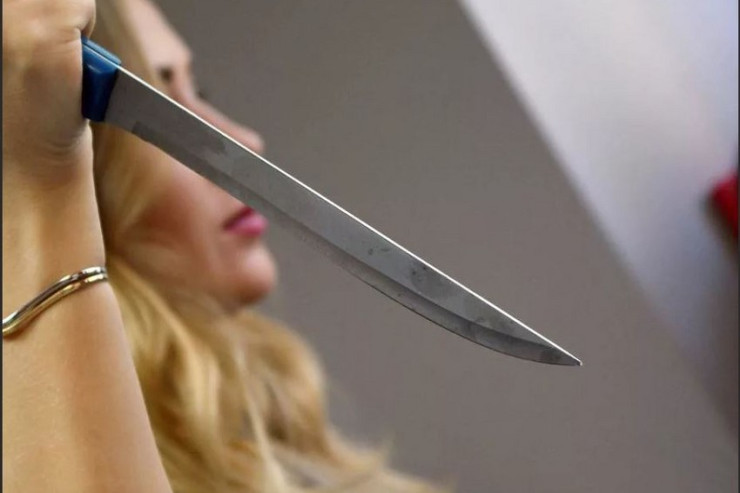 Arvad ərini   bıçaqladı - Azərbaycanda