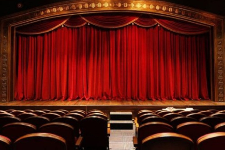 Məşhur aktrisanın səhnədə  ürəyi getdi  