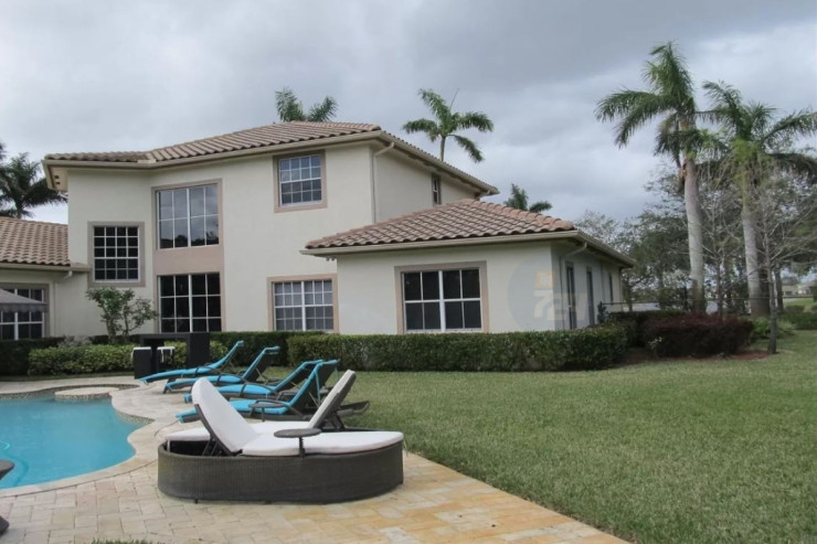 Azərbaycan əsilli iş adamı müğənniyə  700 minlik ev   aldı