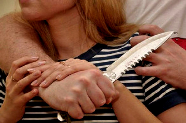 Anasının başını kəsib polisə gəldi: “İTKİN DÜŞÜB” 