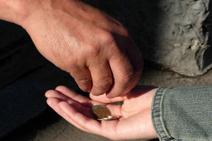 "Başlarına Kəbənin daşı düşsün"  - Fitrə ilə bağlı qalmaqallı açıqlama