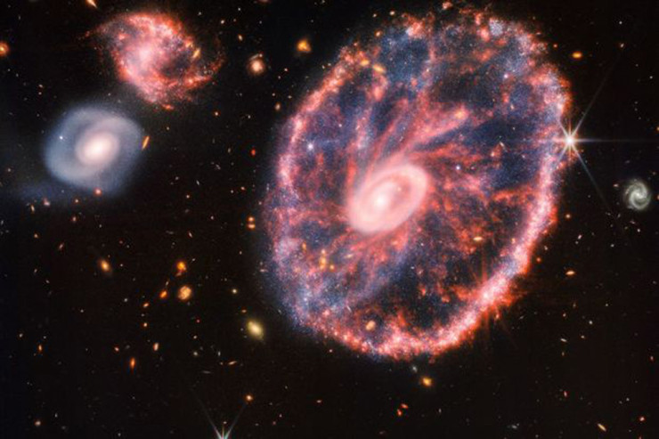 Nadir müşahidə olunan qalaktika - MÖHTƏŞƏM GÖRÜNTÜLƏR 