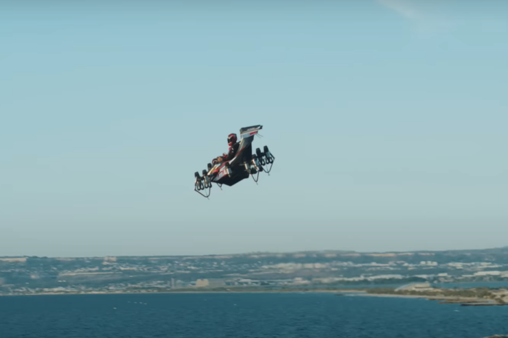 10 mühərrikli  uçan avtomobil -VİDEO 