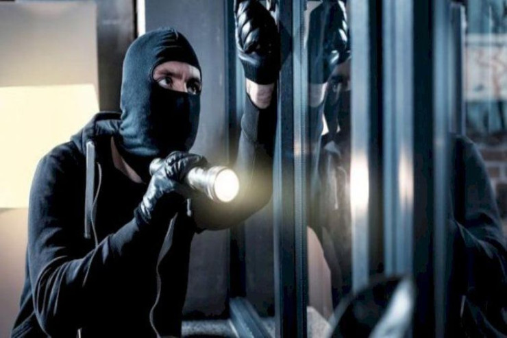 Bakıda mağazadan 94 minlik  OĞURLUQ  