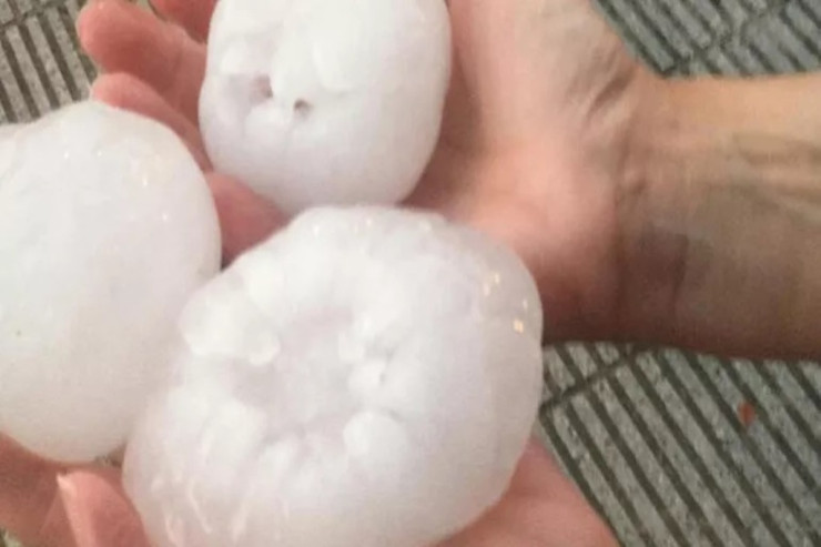 Tennis topu boyda  DOLU YAĞDI:   Bir uşaq öldü, 29 yaralı... -  VİDEO 