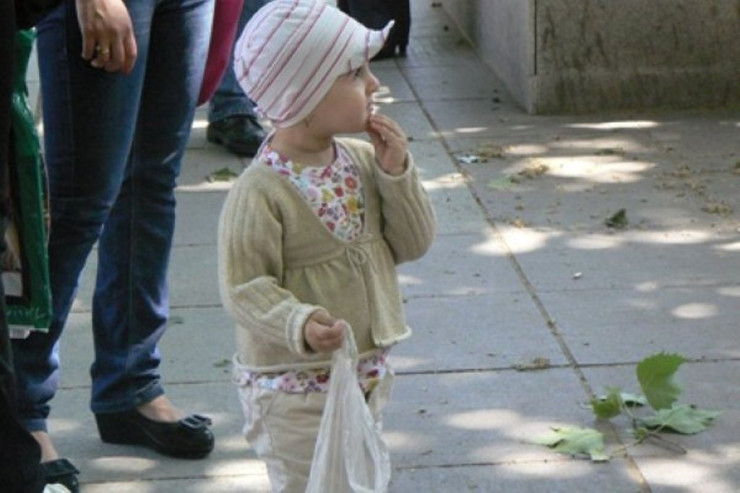 Bakıda uşaq evi BAĞLANDI:  10 yaşlı qız küçədə qaldı