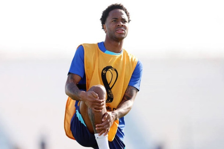  Evinə oğru girdi:   İngiltərə millisinin oyununu buraxdı