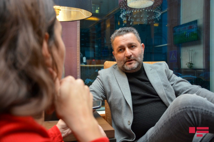 “Dəyirman” qrupunun yaradıcısı, tanınmış prodüser Emin Əfəndi ilə müsahibə