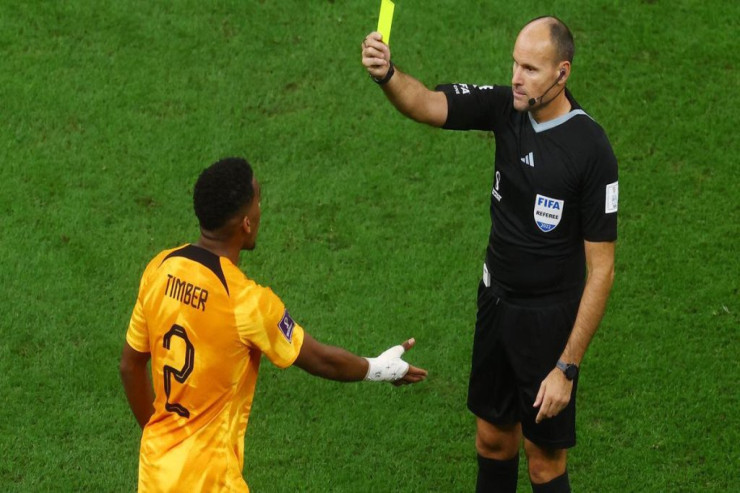 Hollandiya - Argentina oyununun baş hakimi  dünya çempionatından   kənarlaşdırıldı