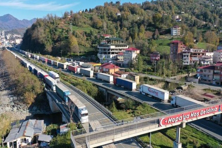 Türkiyədən Azərbaycana gələn TIR-lar  SƏRHƏDDƏ QALDI 