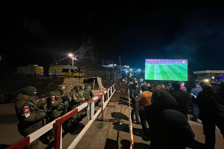 Şuşada FUTBOL HƏYƏCANI:  sülhməramlılar da izlədi - VİDEO 