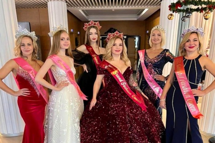 Altı uşaq anası gözəllik müsabiqəsinin qalibi OLDU  - FOTO 