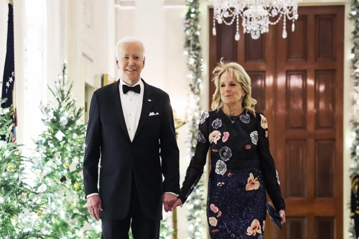 Bayden həyat yoldaşına hər Yeni ildə  eyni hədiyyəni verir 