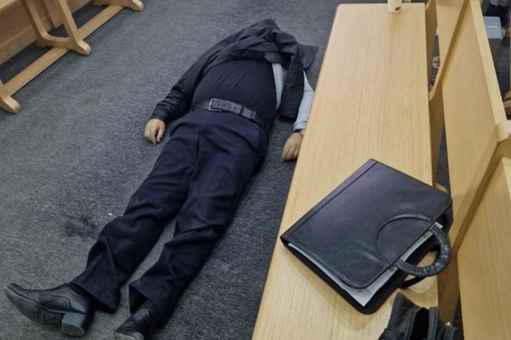 SON DƏQİQƏ:  Naxçıvandan olan sabiq məmur məhkəmədə öldü - FOTO 