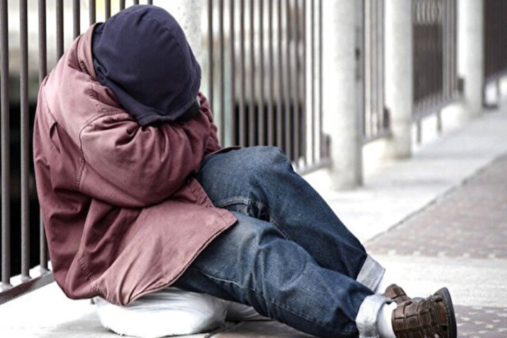 Səkkiz məktəbli qız evsiz kişini öldürdülər