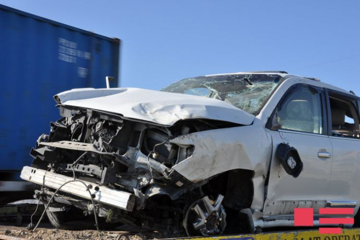 Bakıda "Land Cruiser" və "Porsche" toqquşdu - VİDEO 