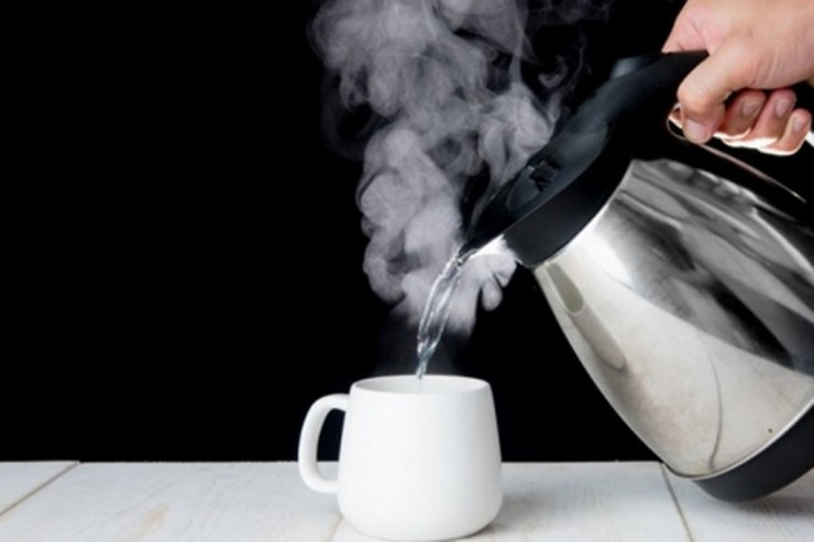 İsti su içməyin bilmədiyiniz  FAYDALARI 