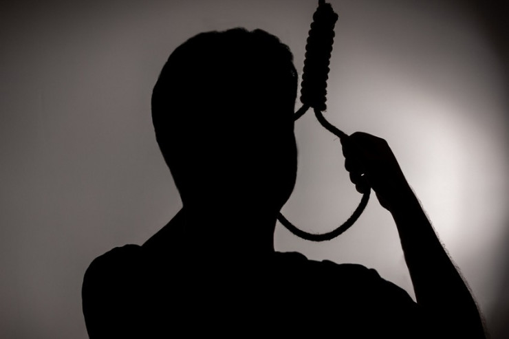 Sumqayıtda  İNTİHAR:   Evin həyətində...