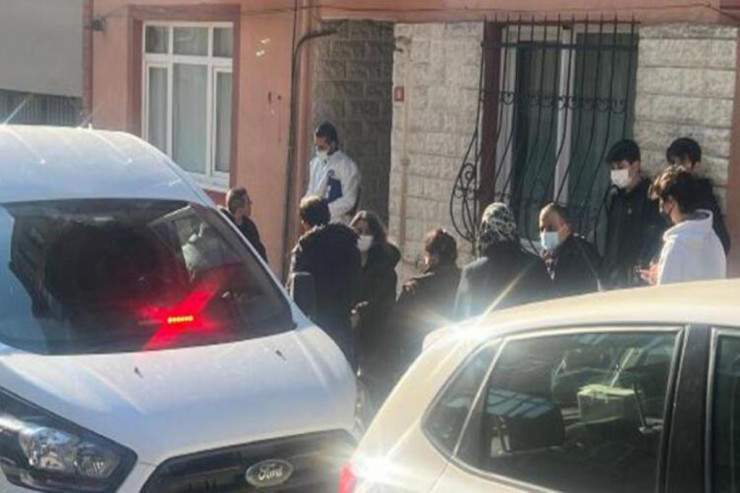 Türkiyədə kişi  azərbaycanlı arvadını   və özünü güllələdi