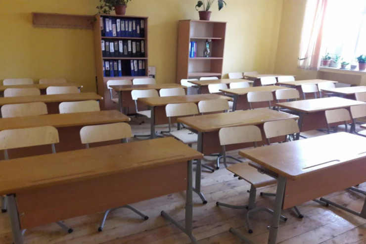 Məktəbdə FACİƏ:  1-ci sinif şagirdi öldü - YENİLƏNİB 