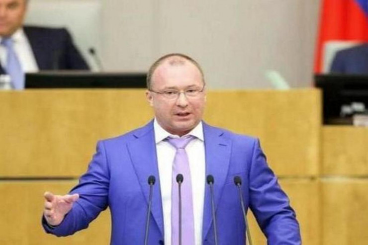 Jirinovskinin oğlu atasından danışdı:  “Ancaq yaşa!”  