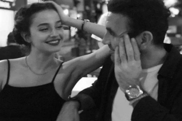 Özündən 14 yaş kiçik idi:  Ayrıldılar