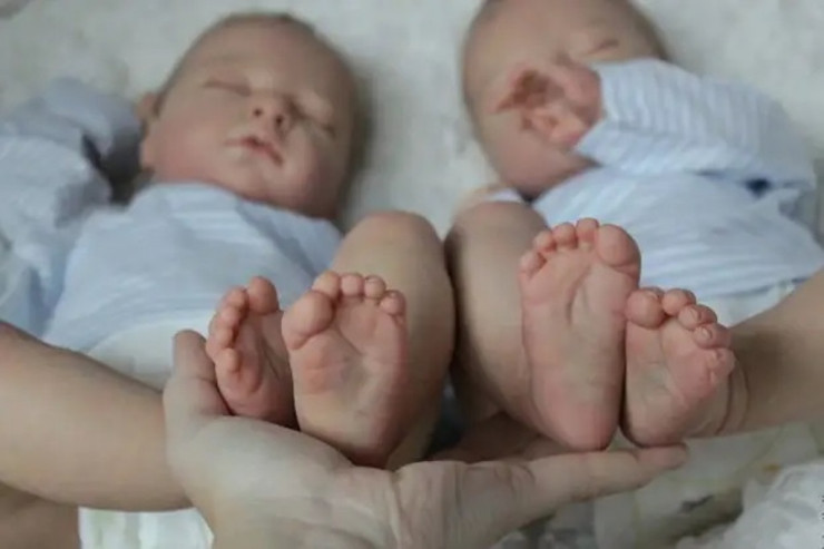  DƏHŞƏT:   8 aylıq əkizləri ac qoyub getdilər