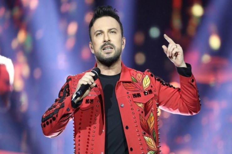 Tarkan  SİYASİ mahnı   oxudu