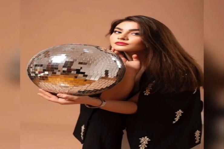 Van Dammın azərbaycanlı gəlini modelyerlik etdi -FOTO 