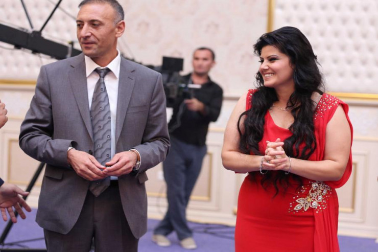 "Həyat yoldaşım məni cavan oğlanlara qısqanırdı" - VİDEO  