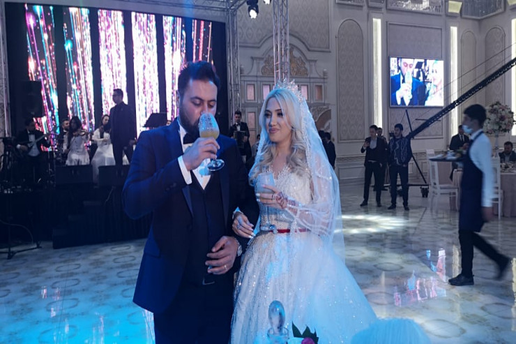 Azərbaycanlı müğənni qızına GİZLİ TOY ETDİ -VİDEO 