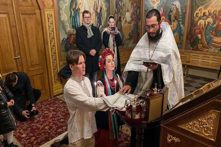 Dünya Ukraynadakı bu cütlükdən DANIŞIR - Müharibəyə belə getdilər... 