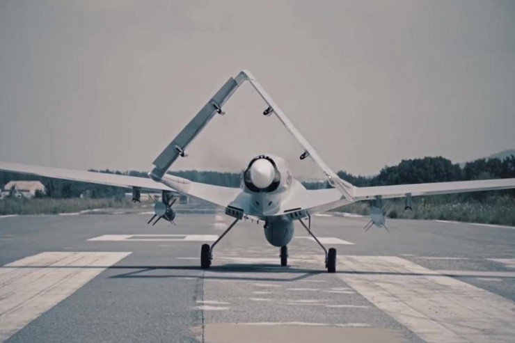 Teleaparıcı övladının adını  "BAYRAKTAR" QOYACAQ 