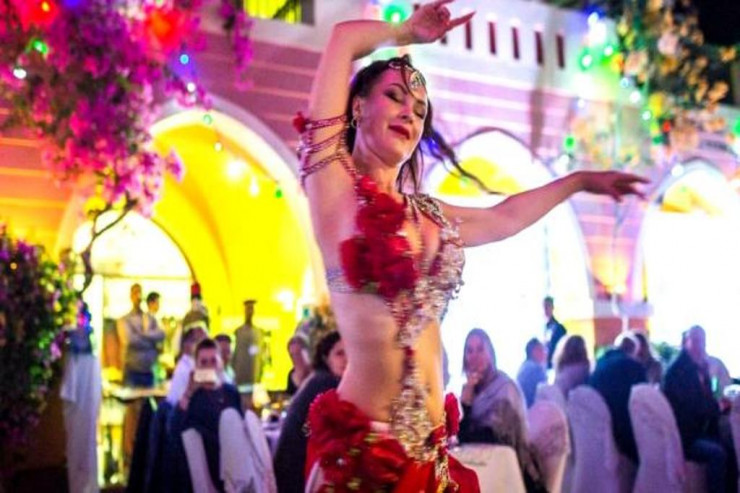  ORİENTAL   oynayan müəllim   işdən çıxarıldı