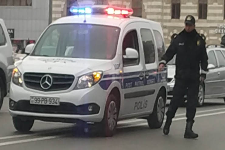 Bakıda narkotacir maşını polisin üstünə sürdü:  atəş açıldı 