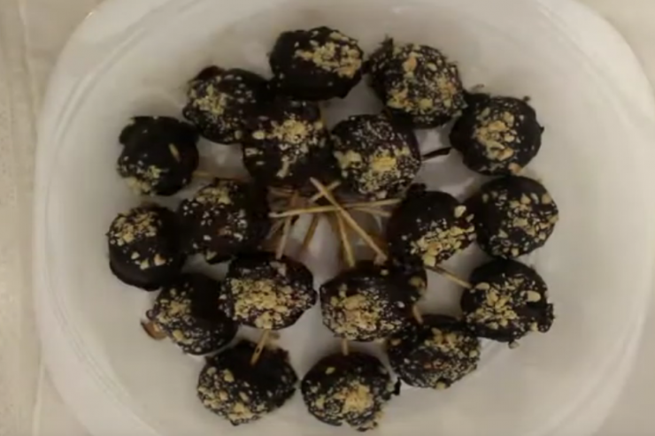 Bişirilmədən hazırlanan almalı, şokoladlı toplar - Lent.az-ın MƏTBƏXİ  
