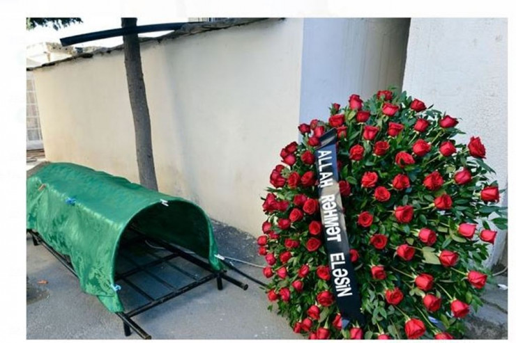 Azərbaycanlı aktrisa küsülü olduğu anasını itirdi 