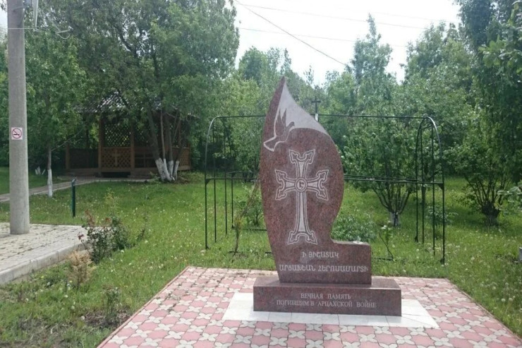 Samarada "Artsax" "abidəsi" : Onu niyə götürmürlər?