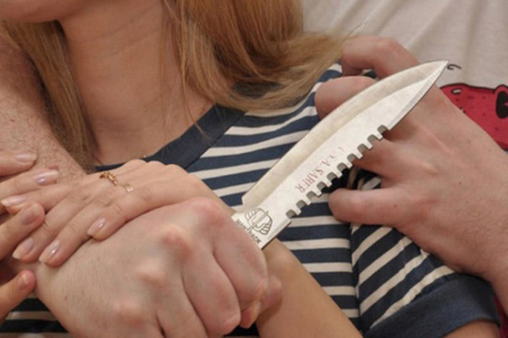 Tələbə anasını BIÇAQLADI  - YENİLƏNİB 