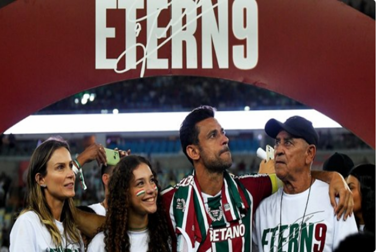 Millinin keçmiş hücumçusu karyerasını başa vurdu