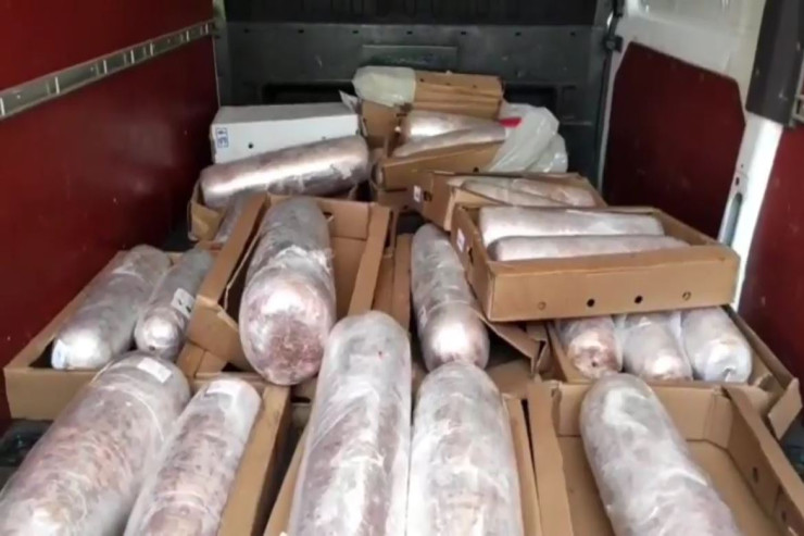 Narkotik çəkib dönər əti daşıyırdı, saxlanıldı - VİDEO 