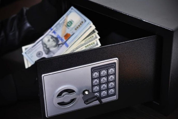 Kənd evindən içərisində 130 min pul olan seyf  OĞURLADI 