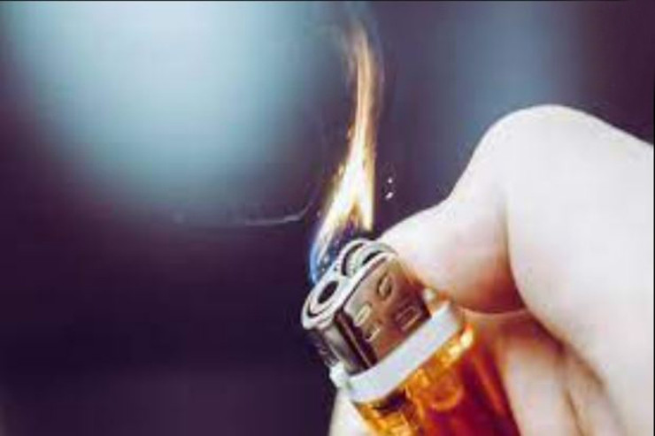 Bakıda 6 yaşlı qız  alışqanla özünü yandırdı