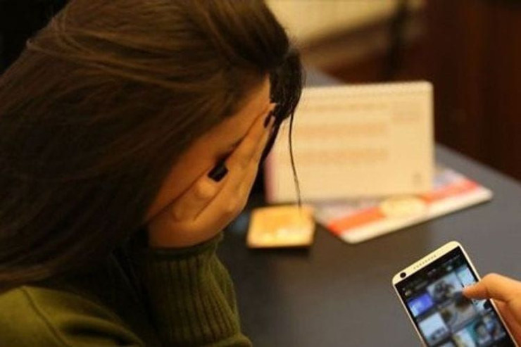 Gənc qızı şəkilləri ilə ŞANTAJ ETDİLƏR 