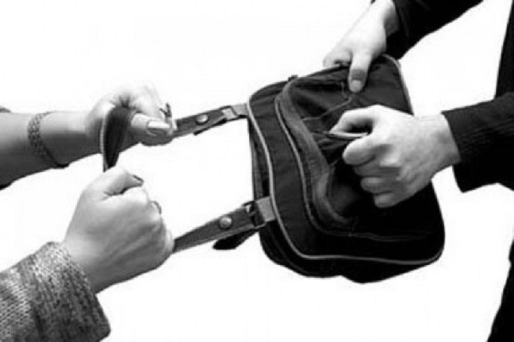 920 manatlıq çanta oğrusu SAXLANILDI 