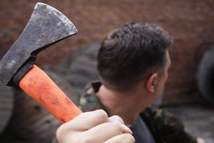 Qazaxda keçmiş arvadını baltalayan kişi tutuldu