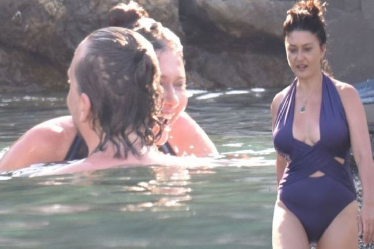 Nurgül Yeşilçay dənizdə də eşq yaşayır - GÖRÜNTÜLƏR 