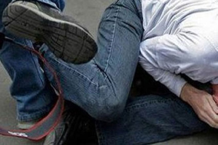 İki qardaş birləşib bir kişini döydülər, ƏTRAFA DƏHŞƏT SAÇDI 